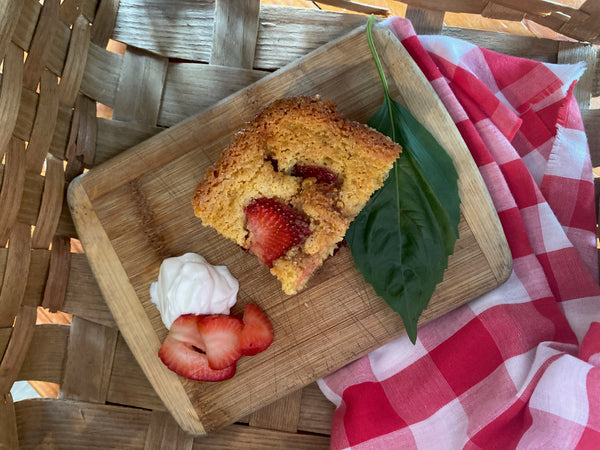 Strawberry Snacking Cake – RedCamper Picnic Supply